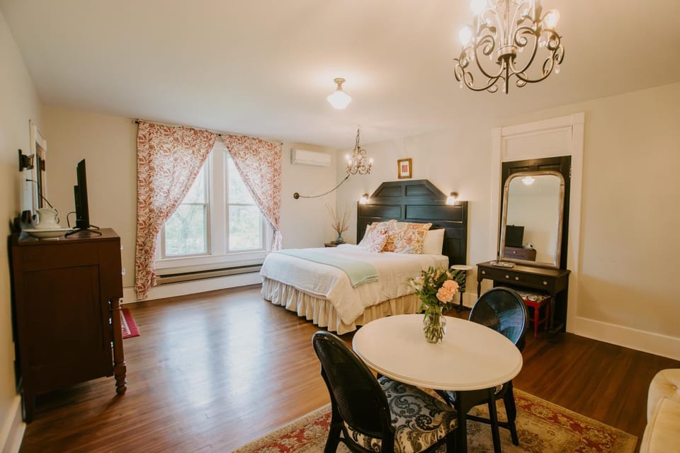 The Inn at Ragged Edge Bed and Breakfast in Pennsylvania