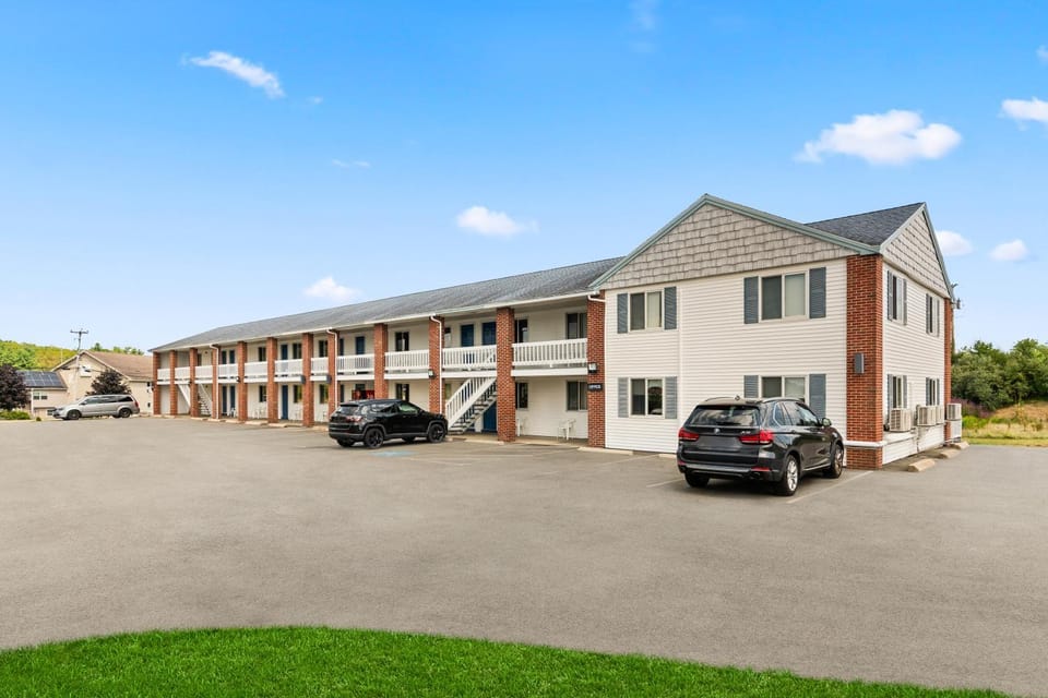 Property building, Day, Parking