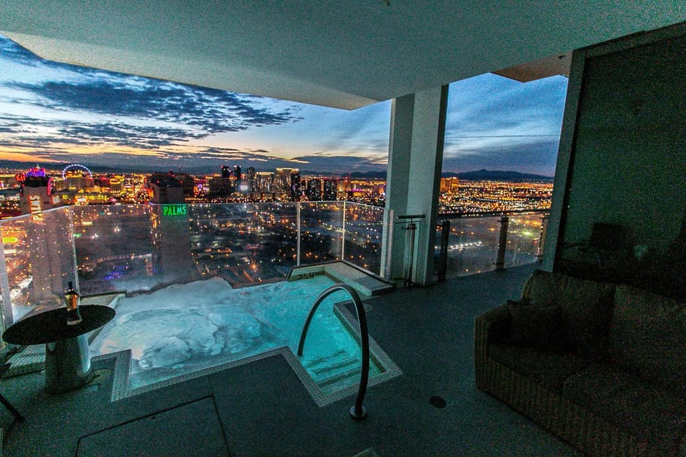 Dream Penthouse at Palms Place Apartment in Paradise