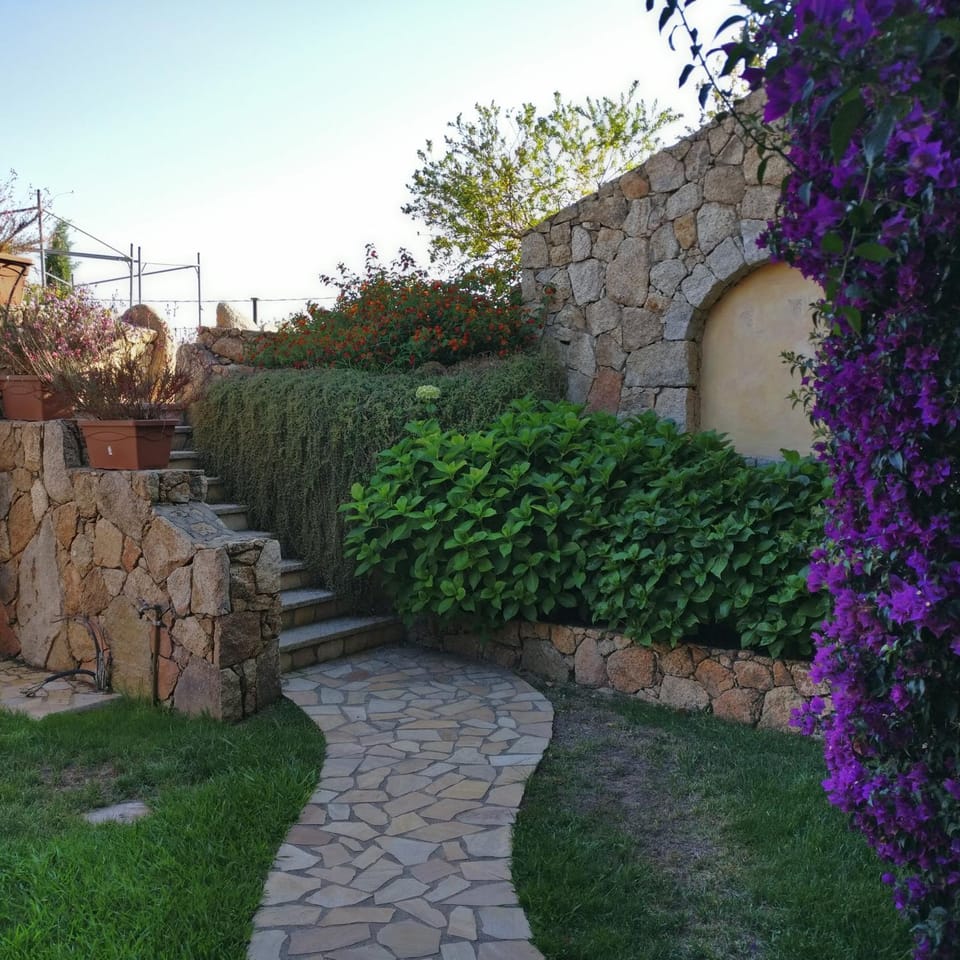 Facade/entrance, Garden