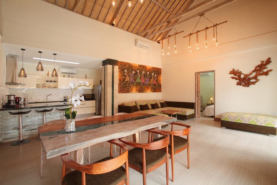 Living room, Dining area