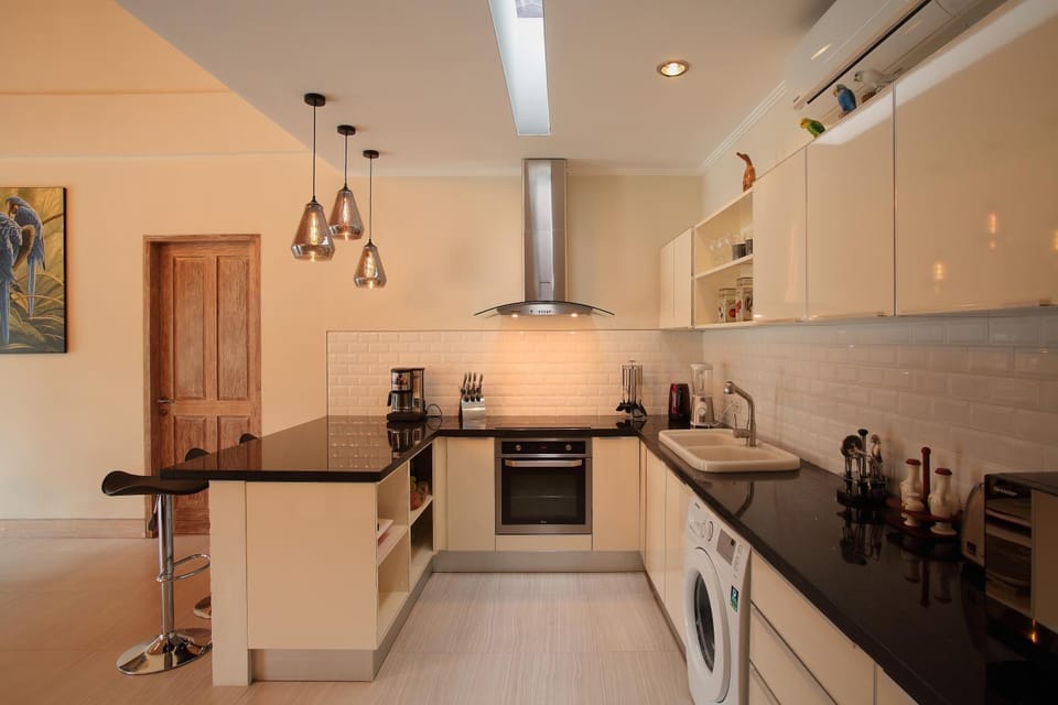 Coffee/tea facilities, Kitchen or kitchenette, Dining area