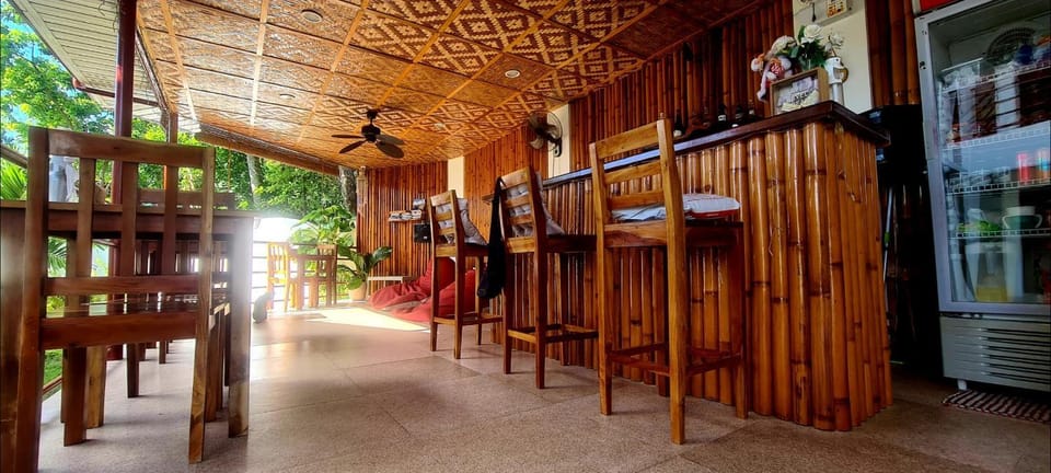 Roos Guesthouse Bed and Breakfast in Central Visayas