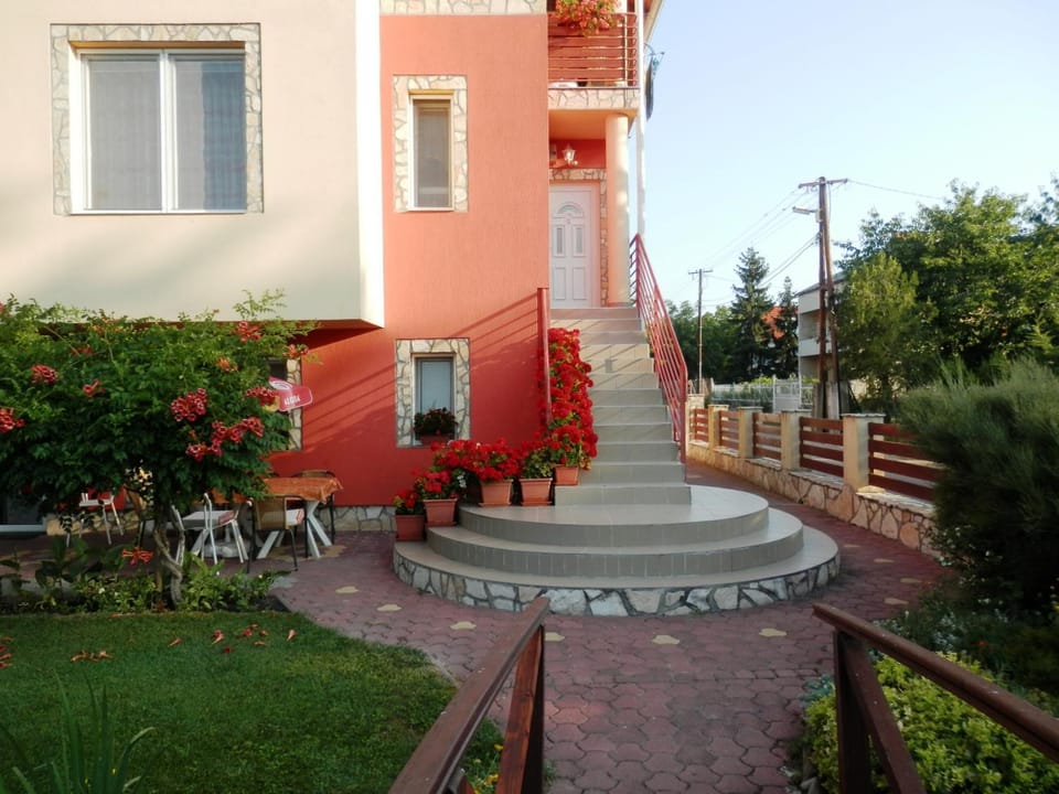 Property building, Facade/entrance, Day, Garden
