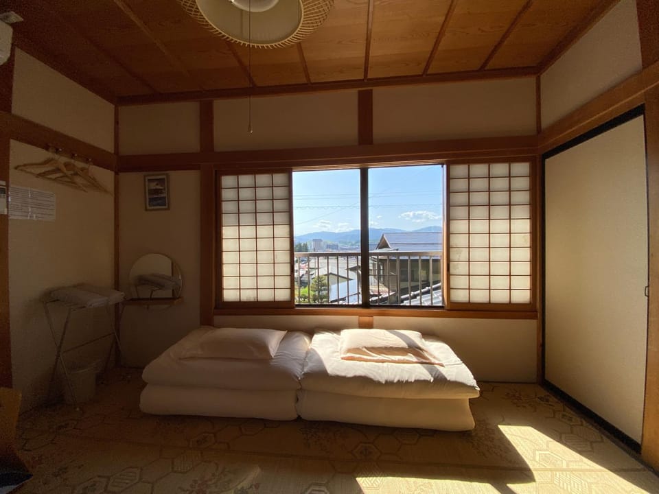 Guesthouse Takayama Hanzansha Bed and Breakfast in Takayama