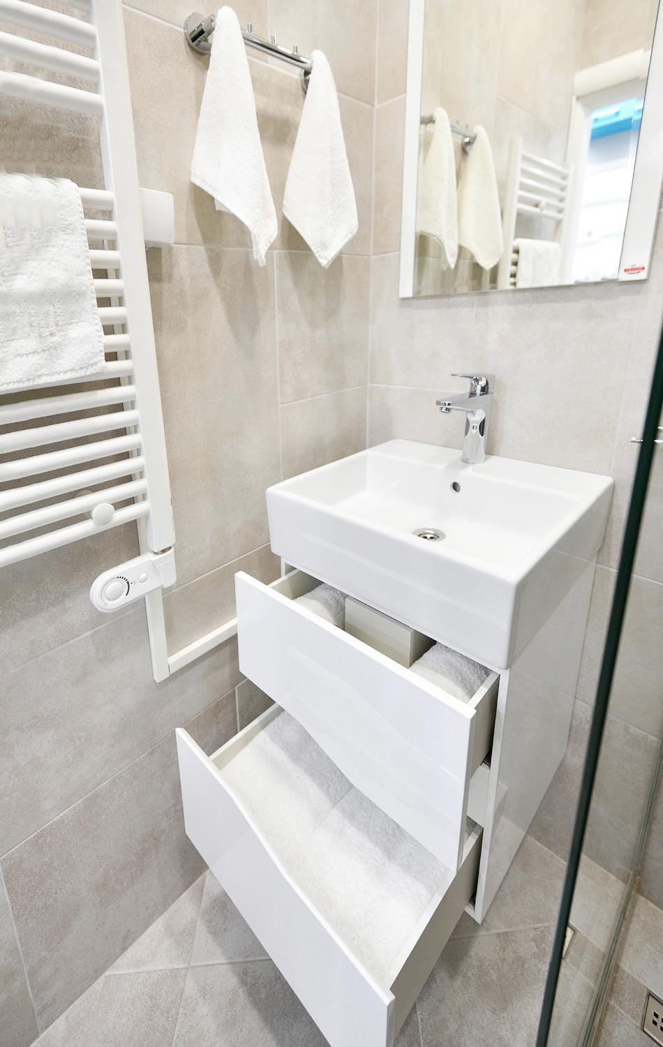 Bathroom, towels