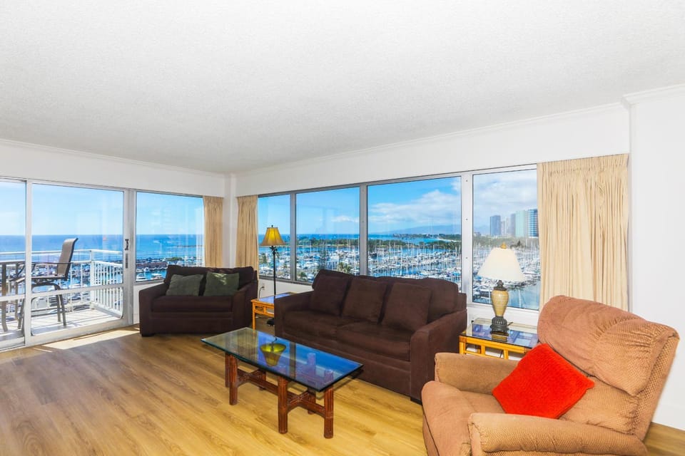 Ilikai Tower 943 House in Honolulu