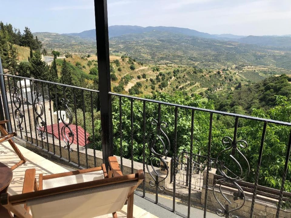 Balcony/Terrace, Mountain view