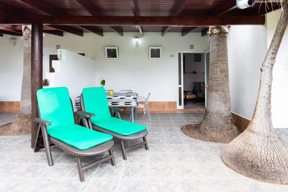 Facade/entrance, Balcony/Terrace, On site
