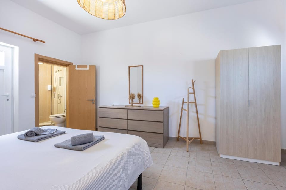 Bed, Bathroom, Photo of the whole room, Bedroom, towels, wardrobe