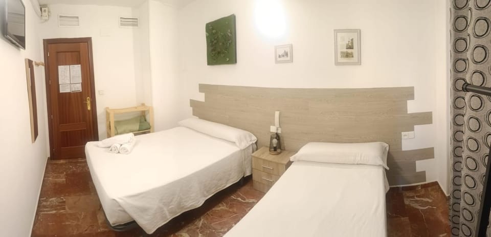 Bed, TV and multimedia, Photo of the whole room, Bedroom, air conditioner