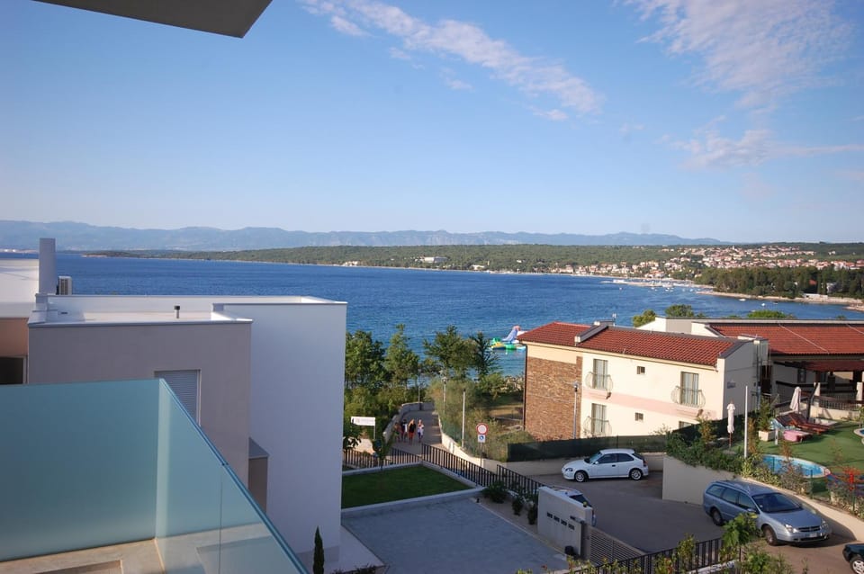 City view, Sea view