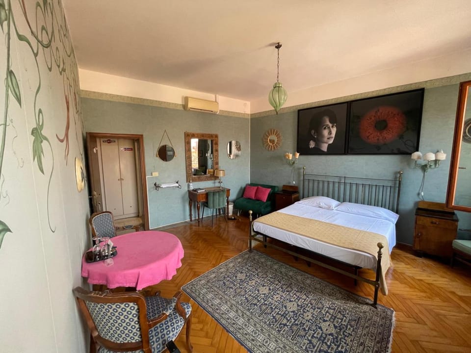 Photo of the whole room