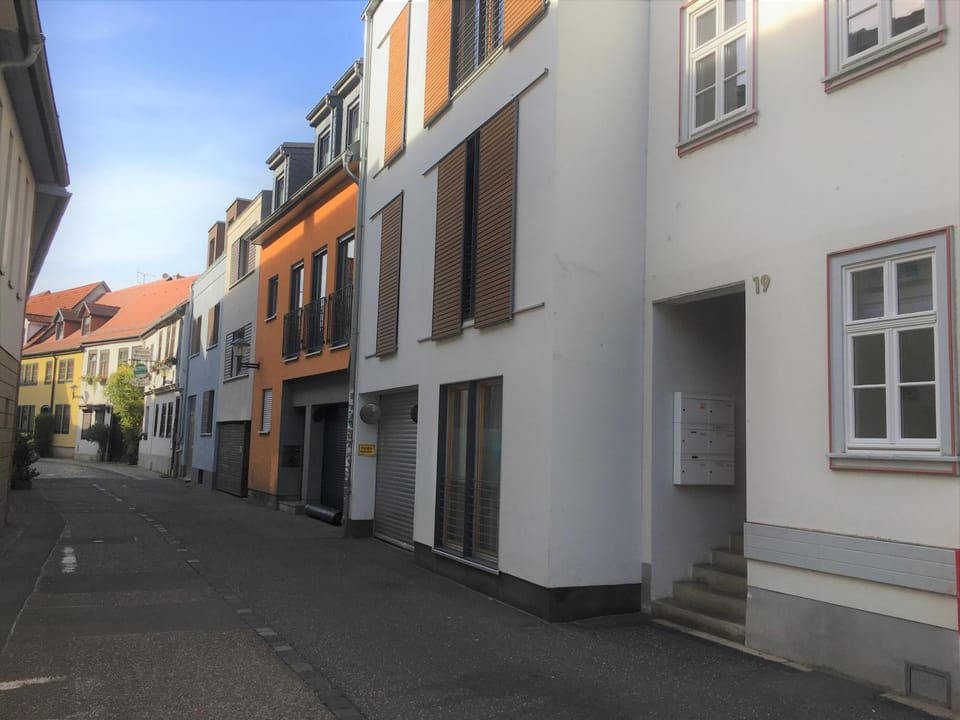 Property building, Facade/entrance, Day, Neighbourhood, Autumn, City view, Street view