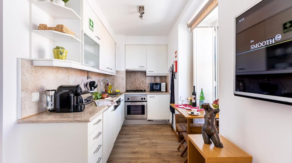 Coffee/tea facilities, Kitchen or kitchenette, Dining area