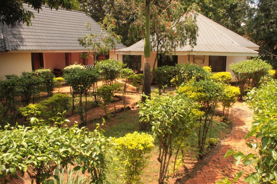 Property building, Facade/entrance, Garden, Balcony/Terrace