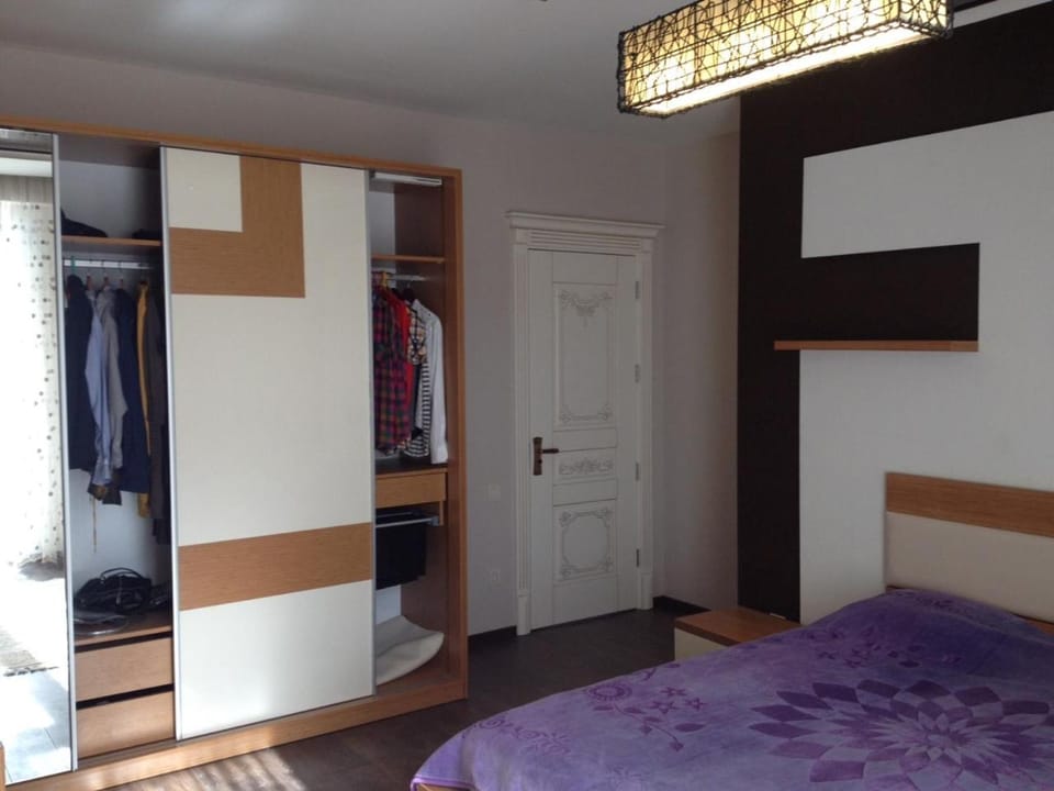 Bedroom, bunk bed