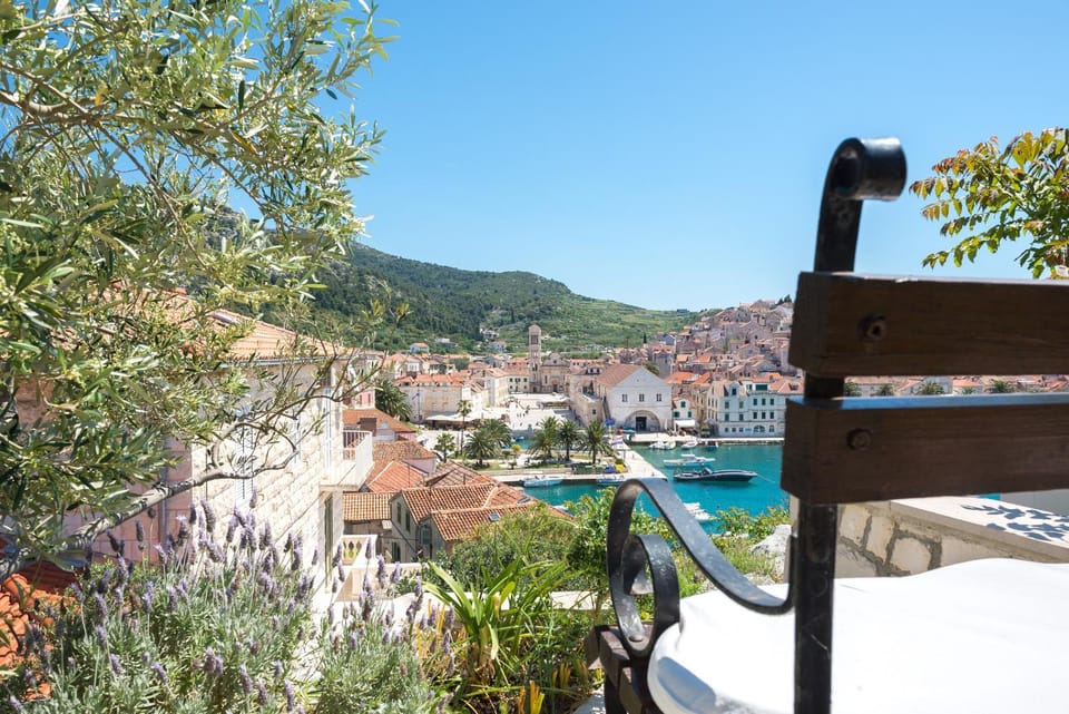 Nearby landmark, Day, Natural landscape, Summer, On site, City view, Landmark view, Sea view