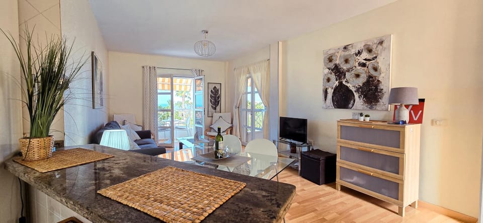 TV and multimedia, Kitchen or kitchenette, Living room, Dining area