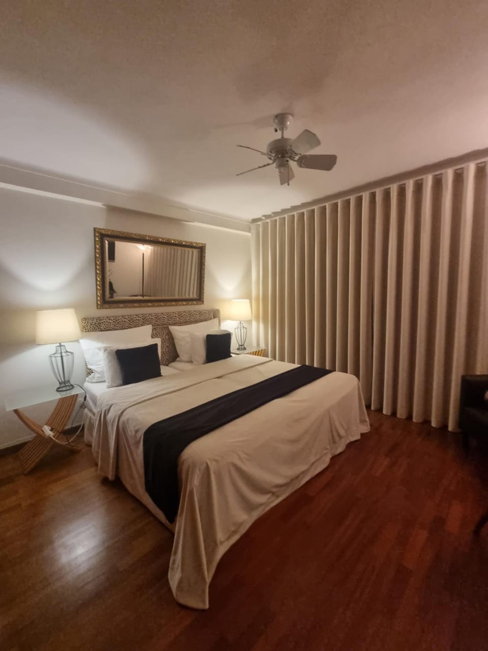 Bed, Photo of the whole room, Bedroom, fireplace