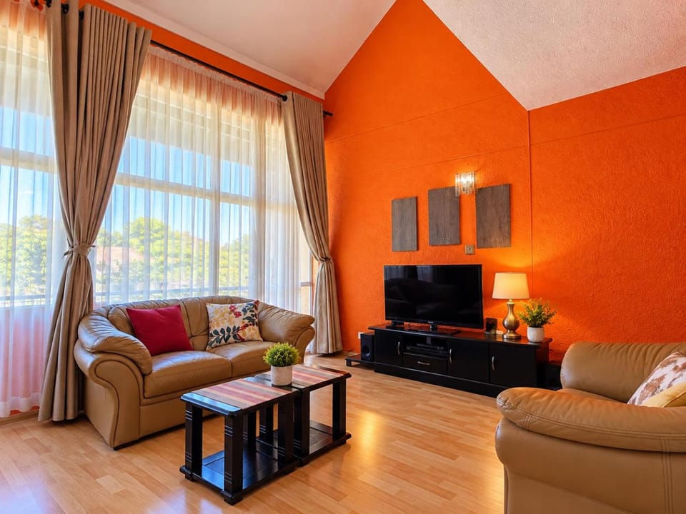 Best Location, borehole water, FREE WIFI, 5min to CBD, Apartment in Harare