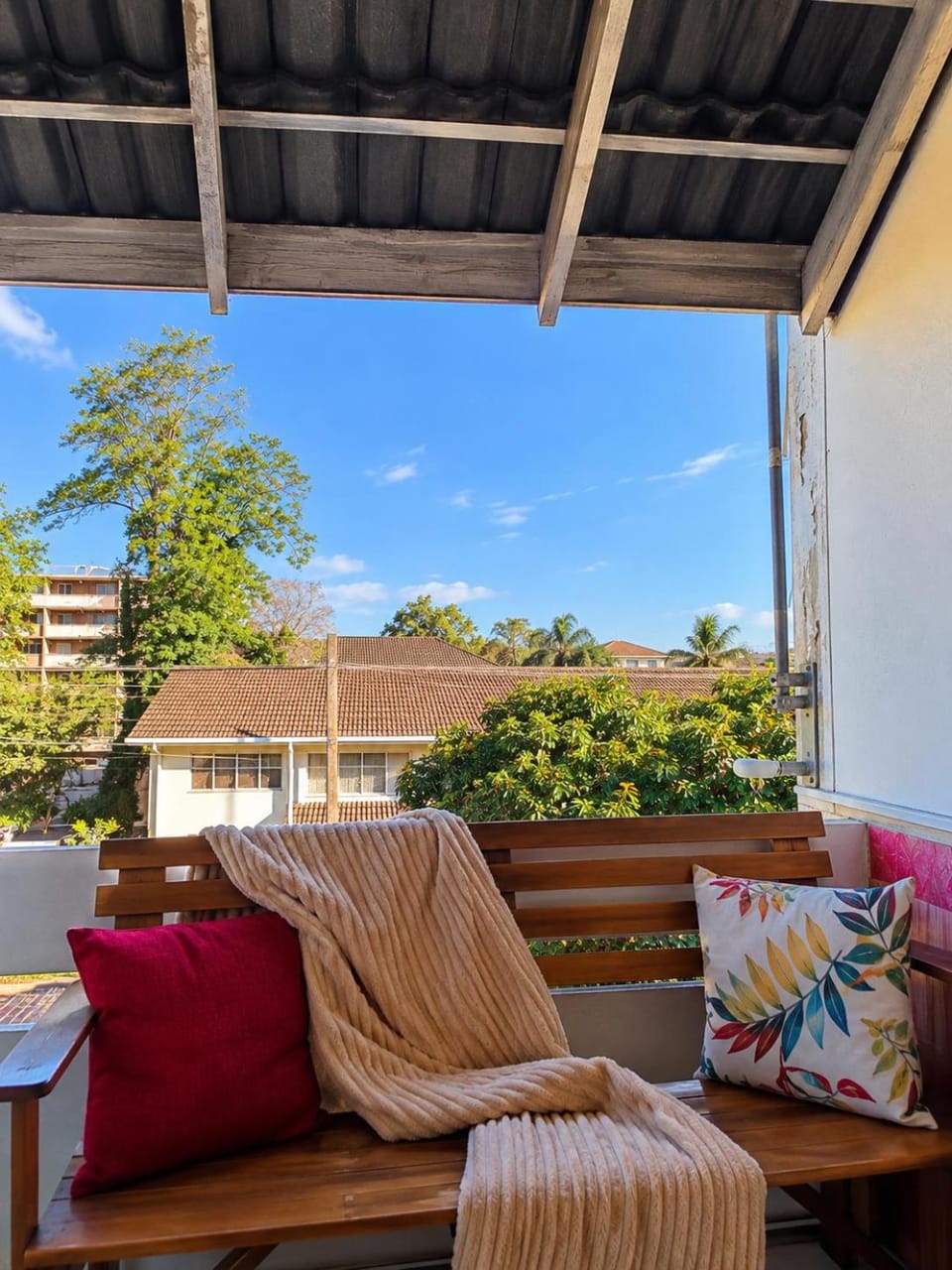 Best Location, borehole water, FREE WIFI, 5min to CBD, Apartment in Harare