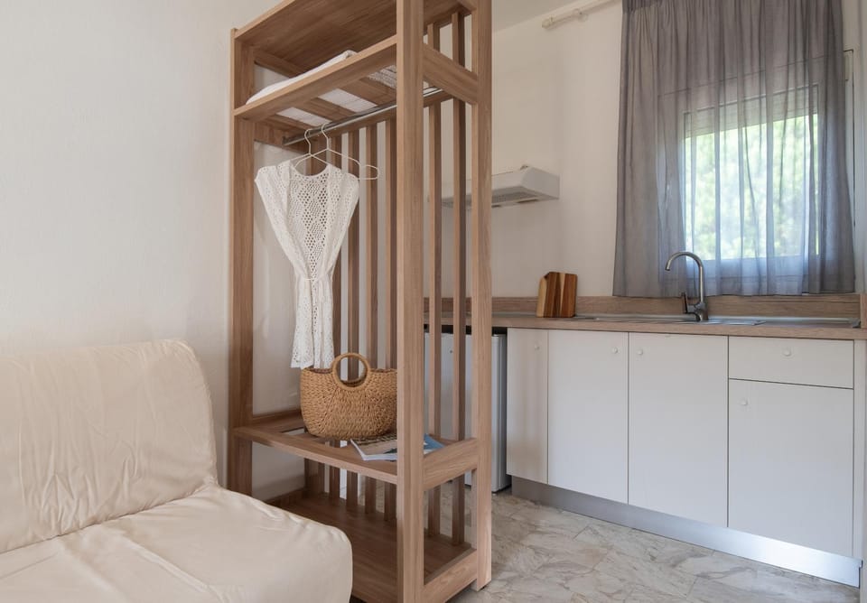 Bed, Kitchen or kitchenette, Photo of the whole room, Bedroom, towels, wardrobe