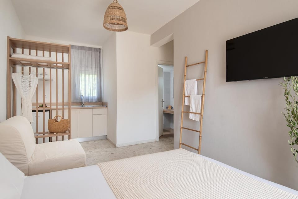 Bed, Photo of the whole room, Bedroom, towels, wardrobe