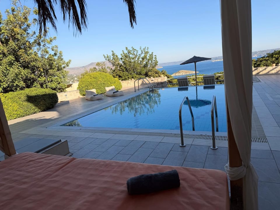 Natural landscape, Mountain view, Pool view, Swimming pool, sunbed