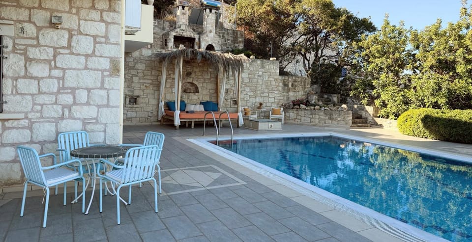 Patio, Pool view, Swimming pool, sunbed