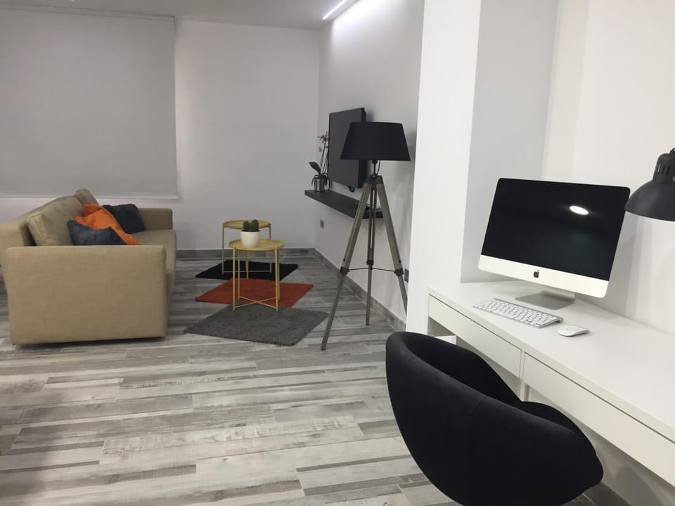 Photo of the whole room, Seating area