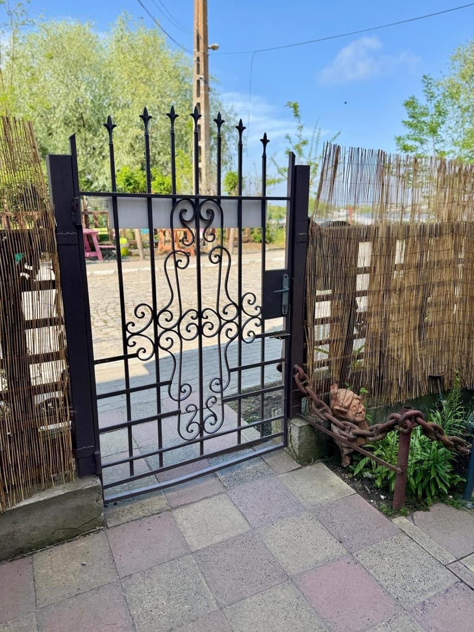 Facade/entrance, Garden view