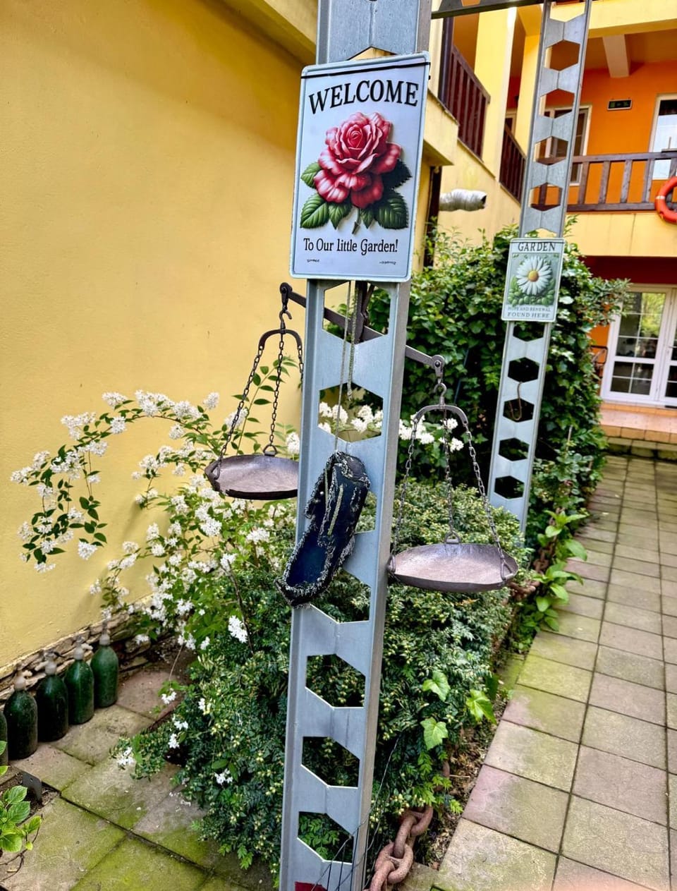 Day, Garden