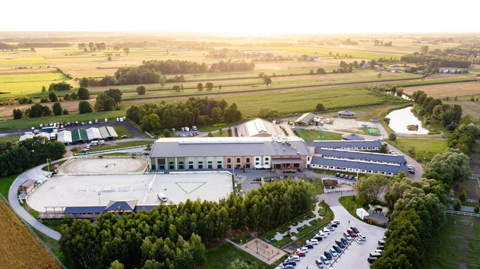 Property building, Facade/entrance, Off site, Day, Neighbourhood, Natural landscape, Activities, Bird's eye view, Horse-riding, On site, City view, Landmark view, Street view, Area and facilities, Location, Parking