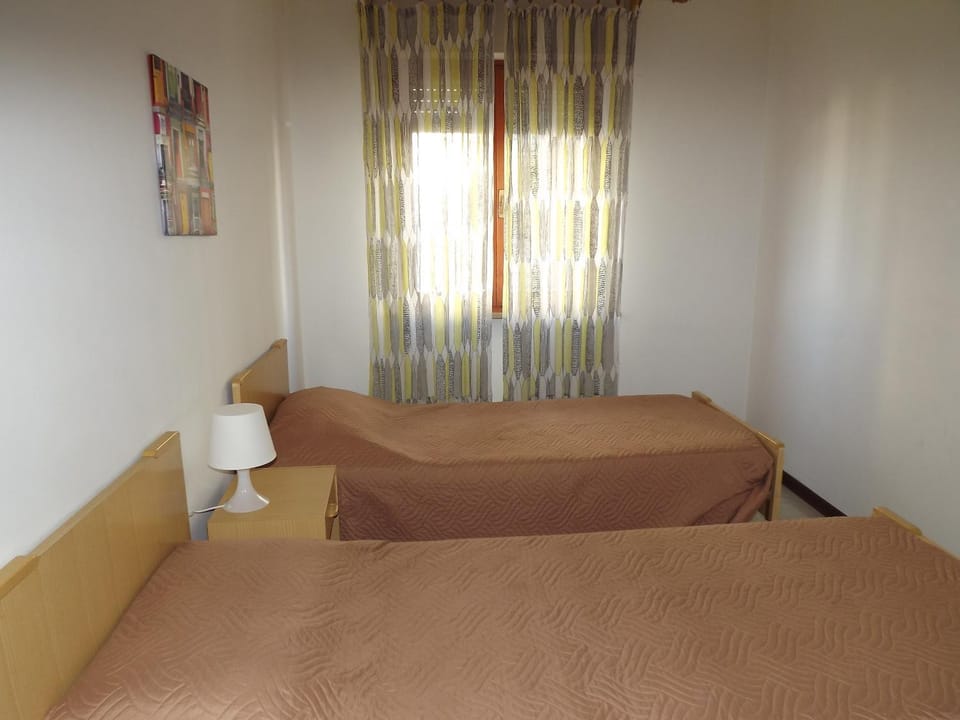 Toilet, Restaurant/places to eat, Bed, Bowling, Karaoke, On-site shops, TV and multimedia, Balcony/Terrace, Balcony/Terrace, Living room, Photo of the whole room, Beach, Beach, Aqua park, Aqua park, Bedroom, Pets, Pets, Pets, Supermarket/grocery shop, Family, Family, Bath