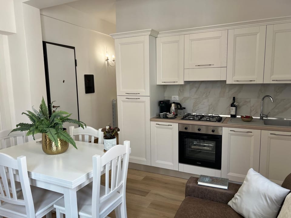 Coffee/tea facilities, Kitchen or kitchenette, Dining area, pet friendly, stove