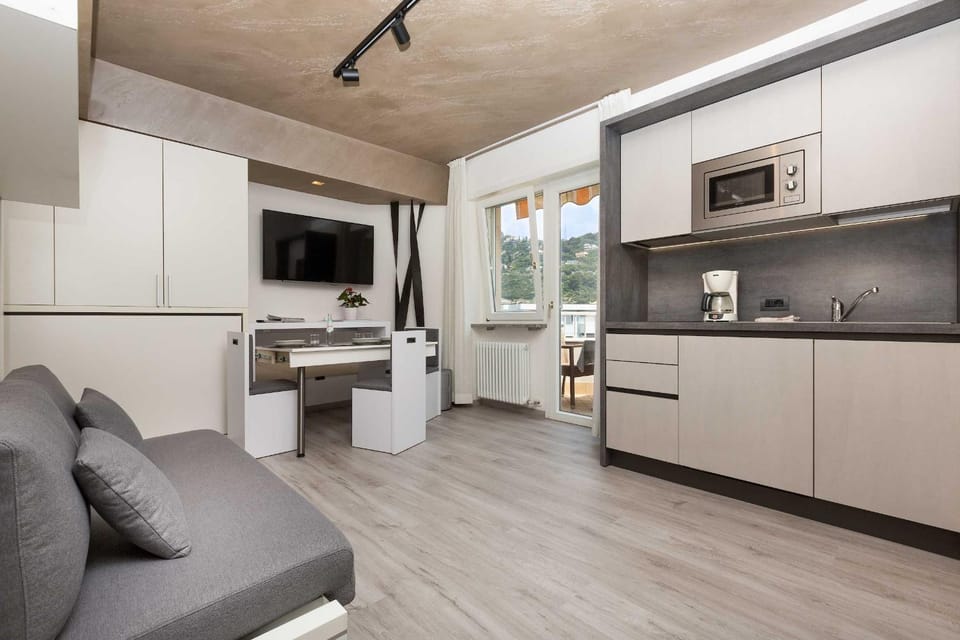 Kitchen or kitchenette, Living room, Dining area