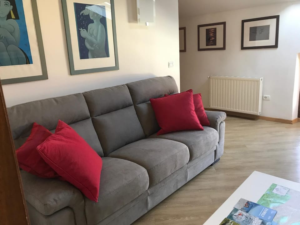 Day, Living room