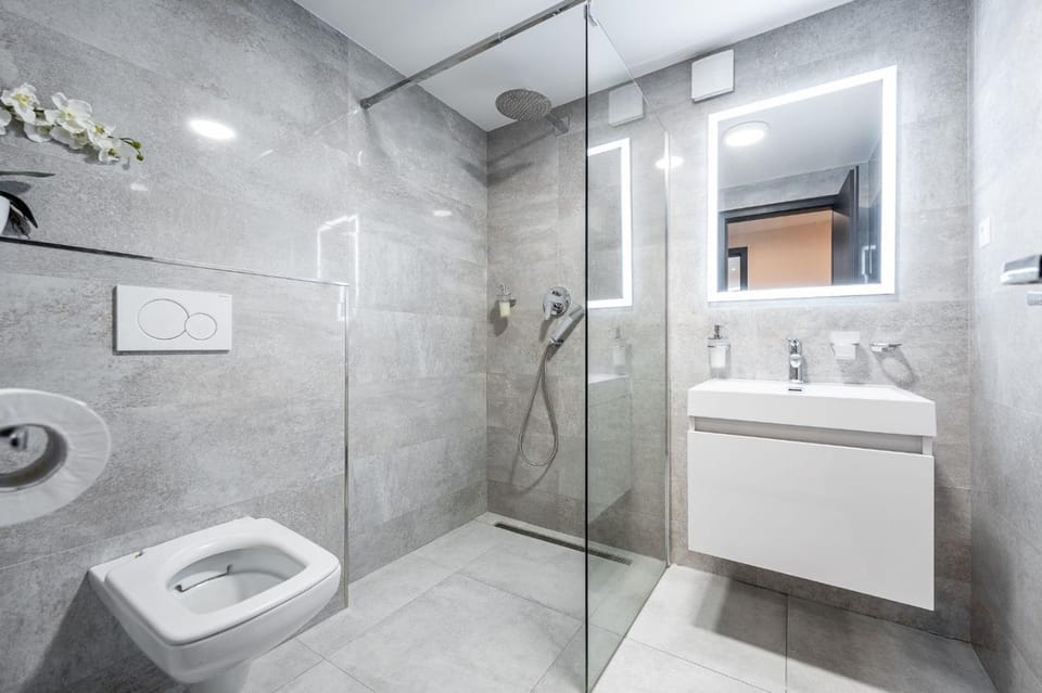 Shower, Toilet, Bathroom