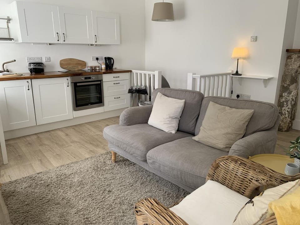 Kitchen or kitchenette, Living room, Seating area