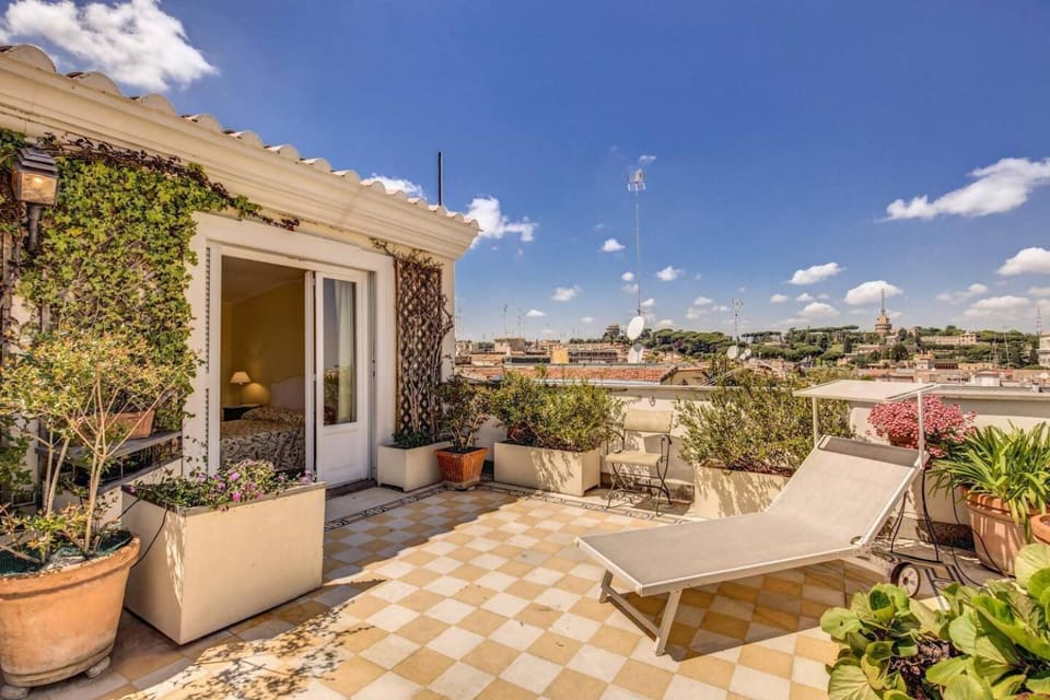 Attic with Terrace Overlooking St Peter's Basilica Apartment in Rome