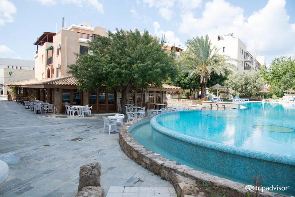 Restaurant/places to eat, Swimming pool