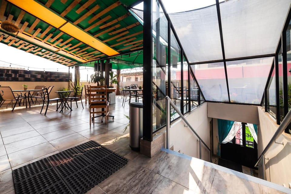 Restaurant/places to eat, Balcony/Terrace