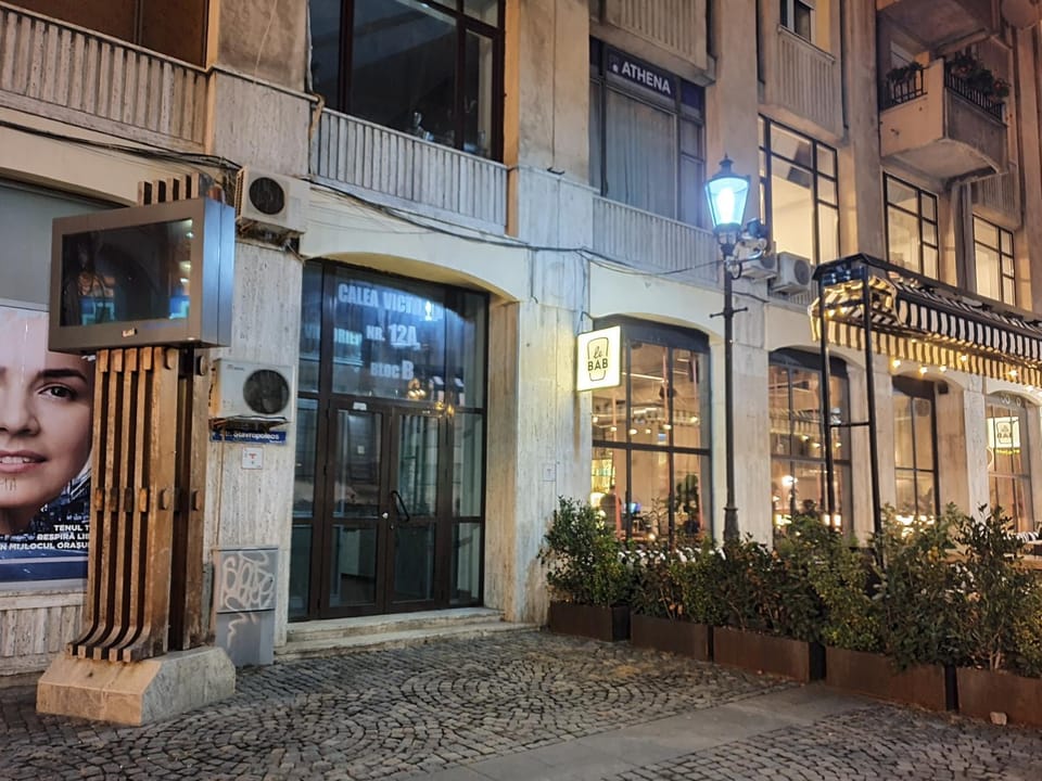 Restaurant/places to eat, Facade/entrance, Lounge or bar