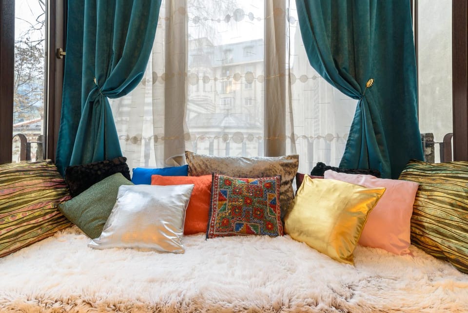 Living room, Landmark view
