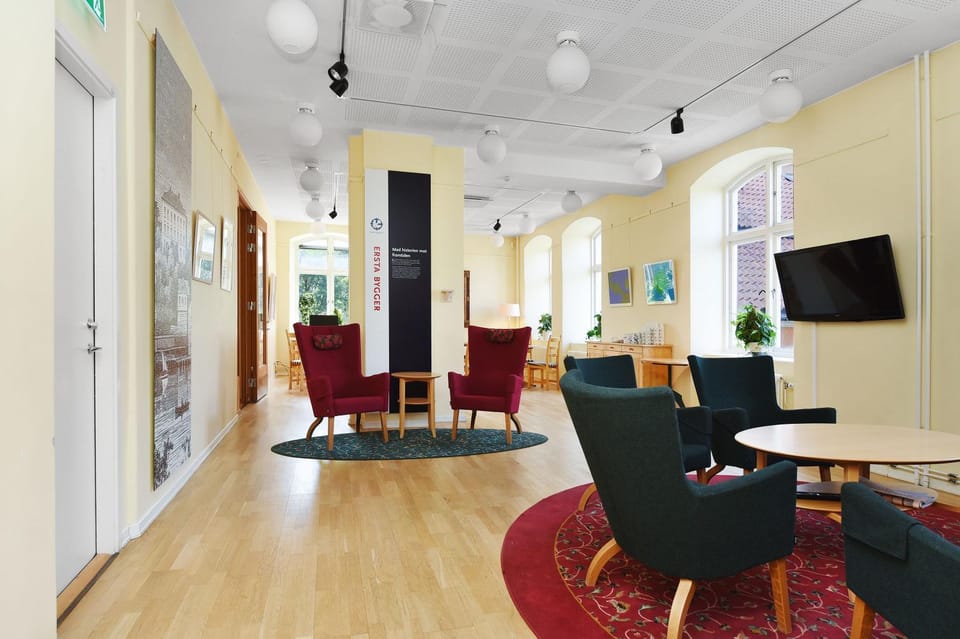 Communal lounge/ TV room, Lobby or reception, Lounge or bar