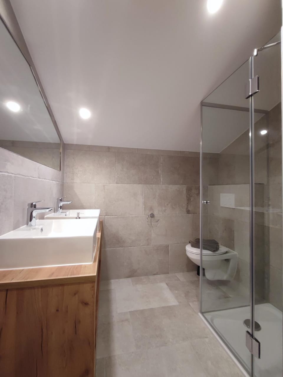 Shower, Toilet, Bathroom, towels