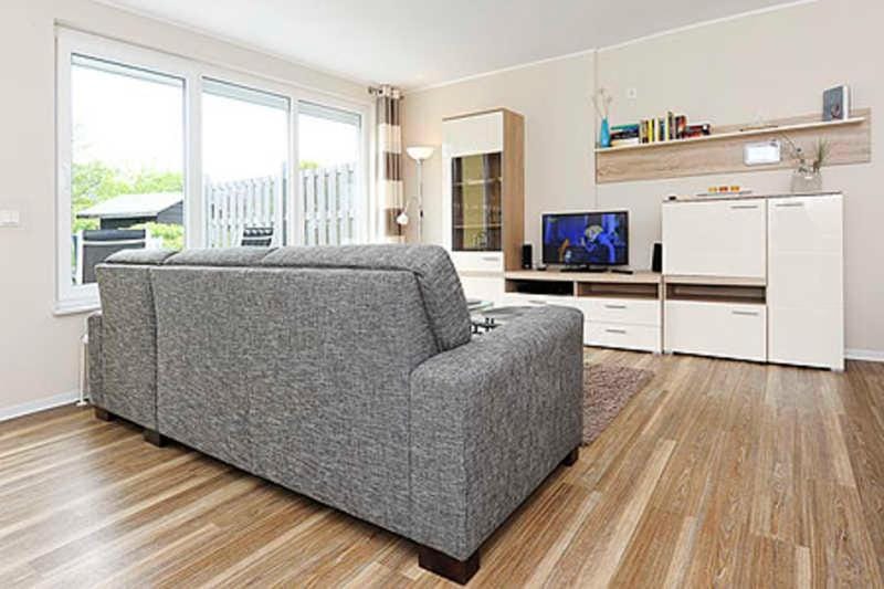 TV and multimedia, Living room, Seating area, Evening entertainment