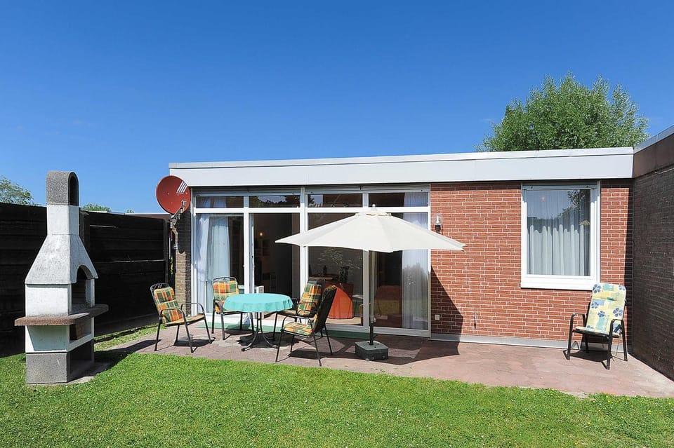 Property building, Patio, Spring, Day, Garden, Seating area