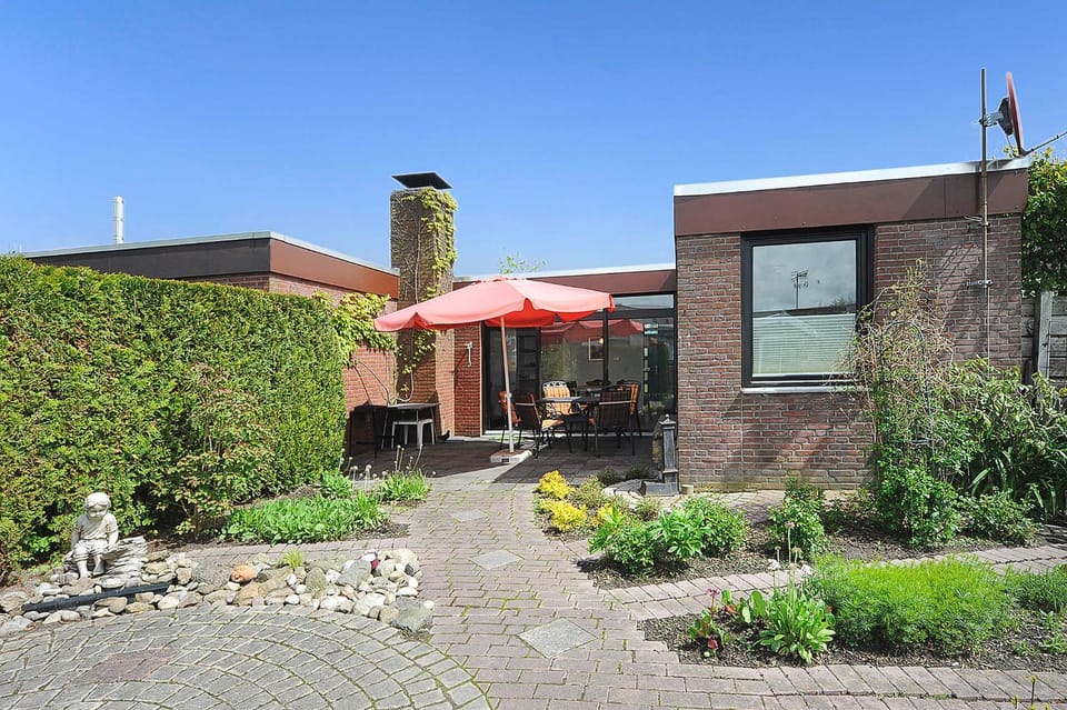 Property building, Spring, Day, Garden, Garden view